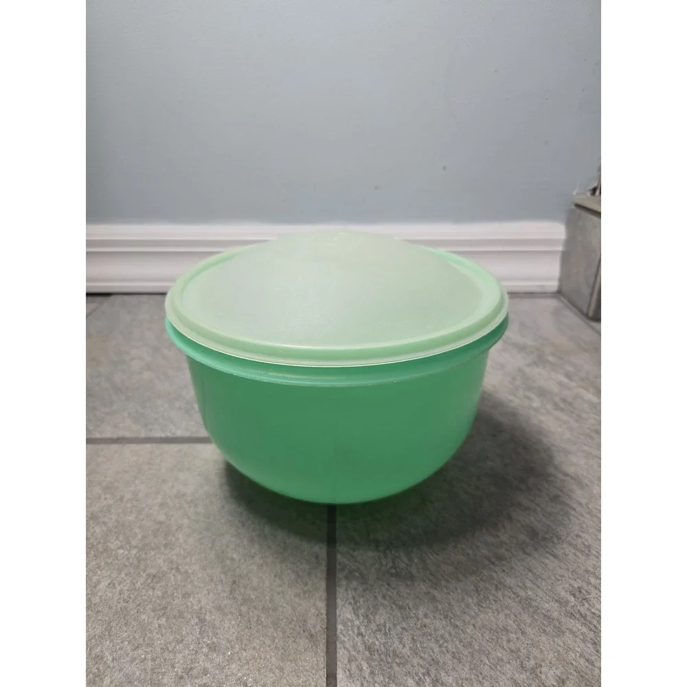 Vintage Tupperware 'Crisp It' #1424-2 Green Lettuce Bowl Keeper - Bowl And Lid